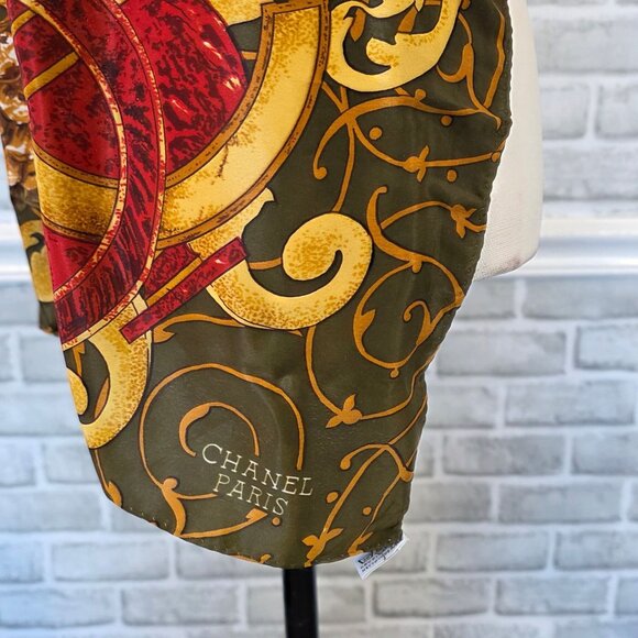 Vintage Chanel Paris Silk Scarf Classic Quiet Luxury Old Money Sunflowers - Picture 3 of 16